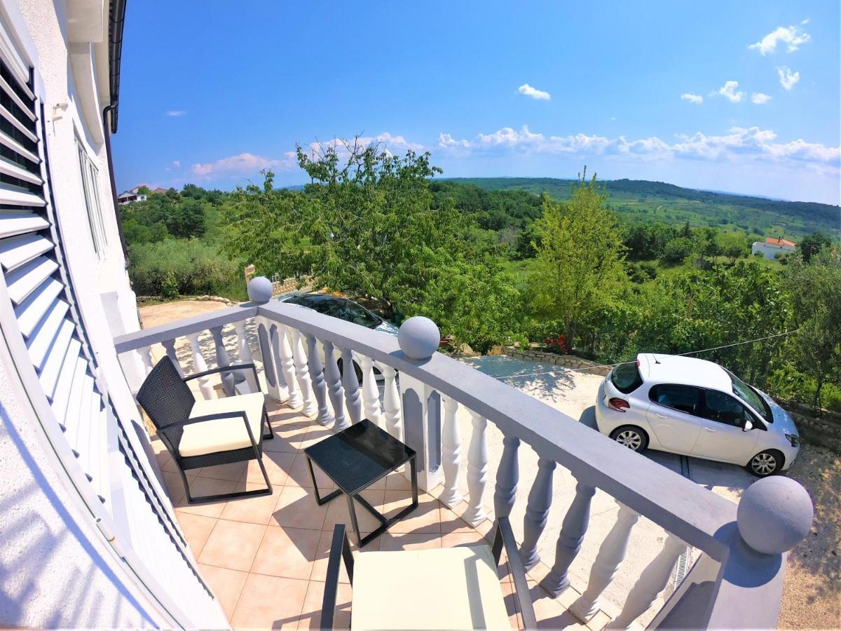 Apartman Tina Ražanac Exteriér fotografie